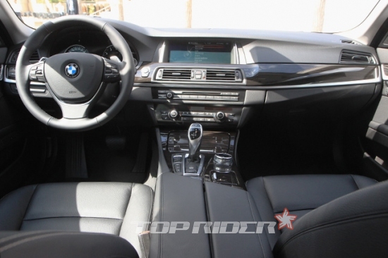 BMW 뉴 528i xDrive Luxury의 실내