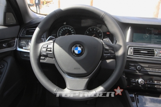 BMW 뉴 528i xDrive Luxury의 실내