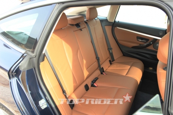 BMW 3 시리즈 그란투리스모 뒷좌석