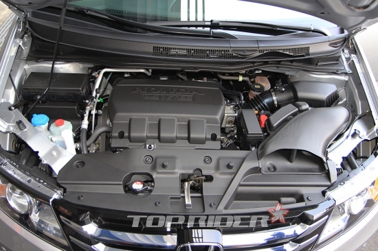올 뉴 오딧세이 (엔진은 가솔린 3.5리터 V6 SOHC i-VTEC + VCM으로 가변 실린더 제어 기술이 적용되어 연비가 향상되었다.)