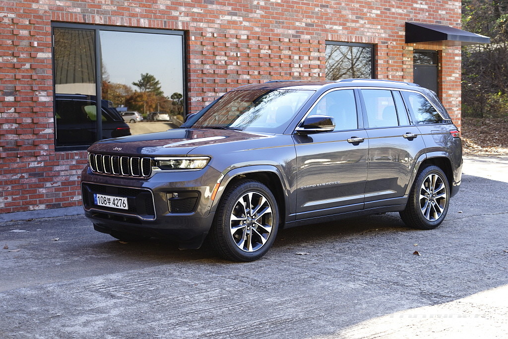 Test drive Jeep Grand Cherokee: top class ride quality and configuration